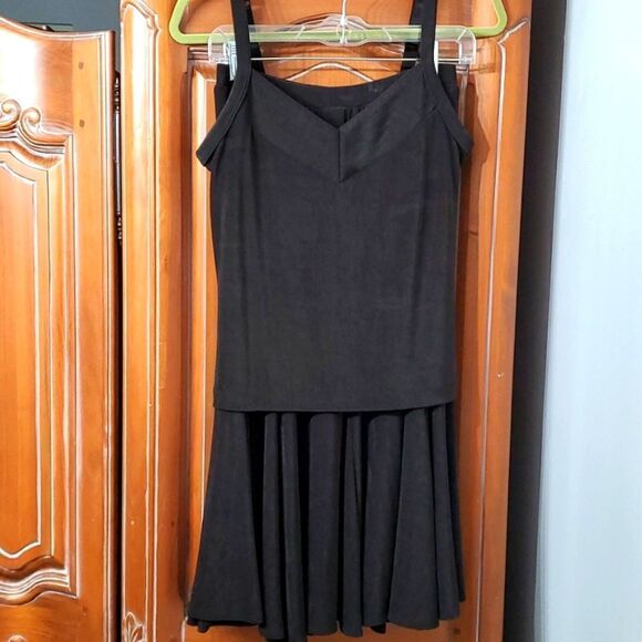 Chicos 2 pcs outfit. Skirt/tank top. Black. Top is medium (8) skirt is Small (4) - Picture 1 of 10